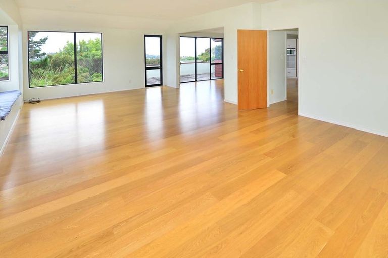 Photo of property in 2/81 Knights Road, Rothesay Bay, Auckland, 0630