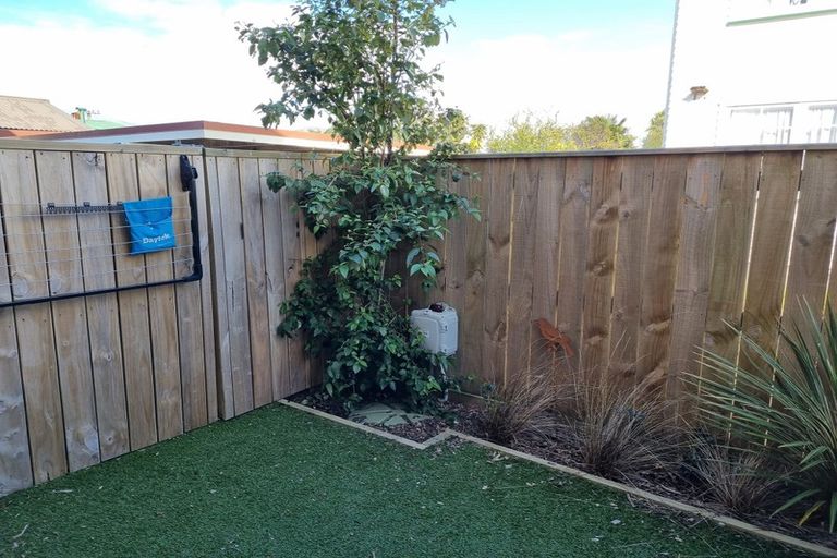 Photo of property in 7/97 Whites Line East, Waiwhetu, Lower Hutt, 5010