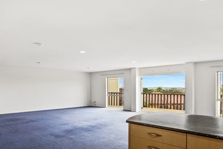 Photo of property in 145e Hobsonville Road, West Harbour, Auckland, 0618