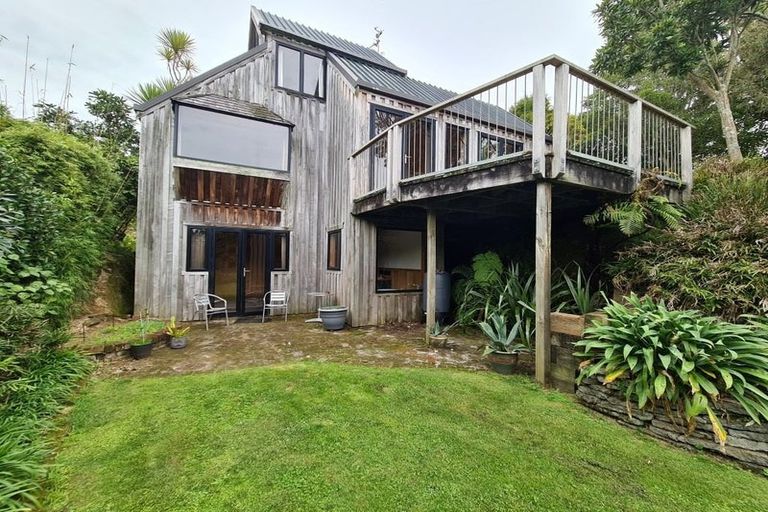 Photo of property in 9 Lindaver Grove, Merrilands, New Plymouth, 4312