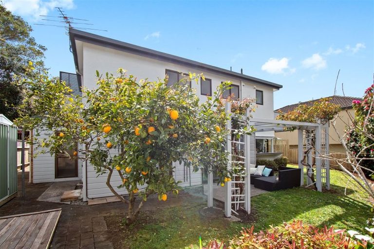 Photo of property in 1/6 Glucina Avenue, West Harbour, Auckland, 0618