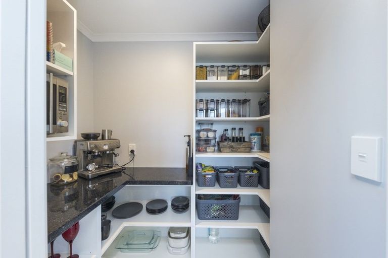 Photo of property in 18 Cyprus Place, Fitzherbert, Palmerston North, 4410