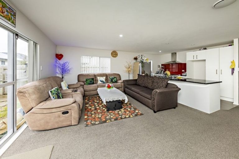 Photo of property in 56 Popokatea Drive, Takanini, 2112