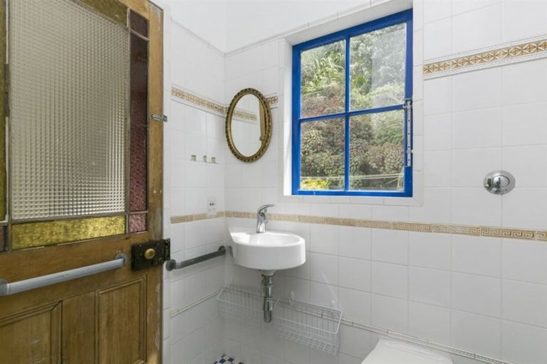 Photo of property in 330 The Esplanade, Island Bay, Wellington, 6023