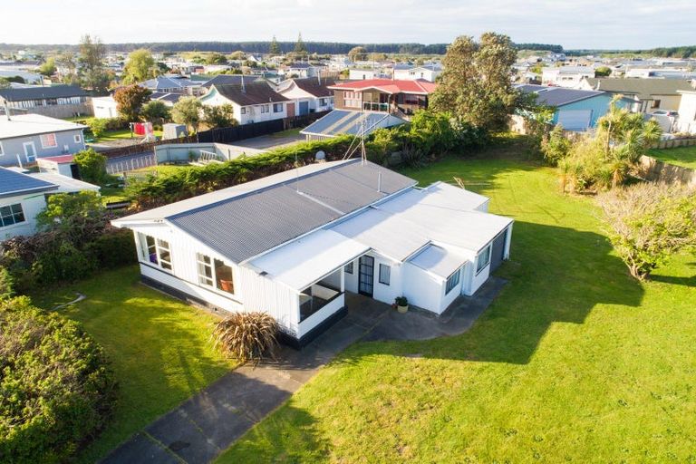 Photo of property in 31 Roore Street, Foxton Beach, Foxton, 4815