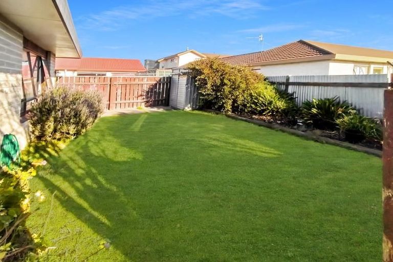 Photo of property in 122 Tait Drive, Greenmeadows, Napier, 4112