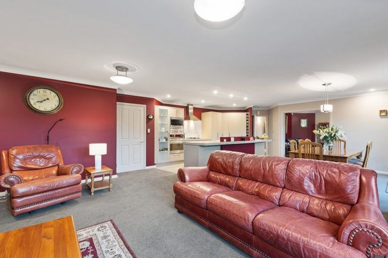 Photo of property in 7 Coolspring Way, Redwood, Christchurch, 8051
