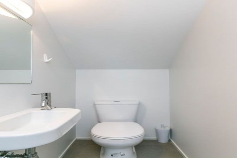 Photo of property in 20/2 Onslow Road, Khandallah, Wellington, 6035