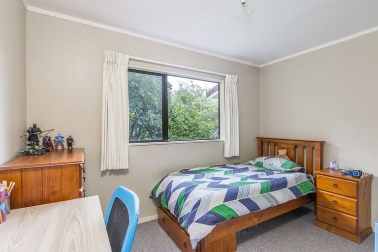 Photo of property in 4/1 Cheval Drive, Totara Vale, Auckland, 0629