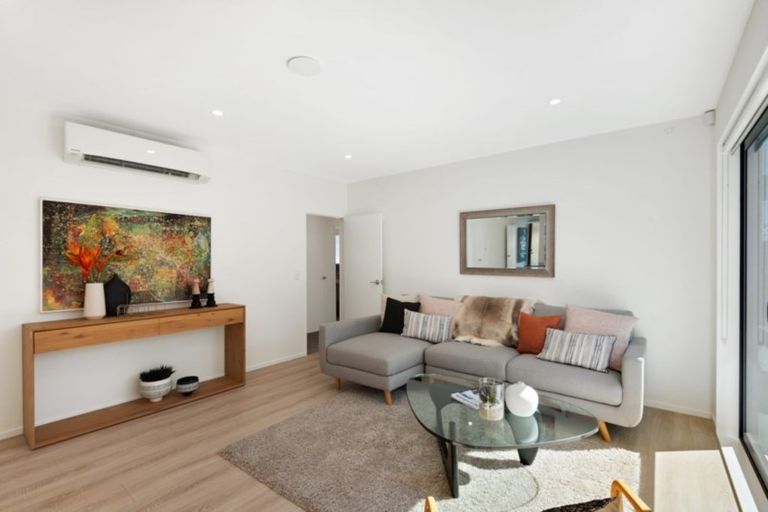 Photo of property in 19 Waituarua Drive, Takanini, 2112