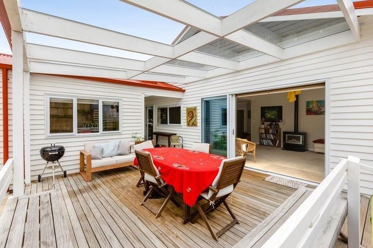 Photo of property in 4 Price Street, Westown, New Plymouth, 4310