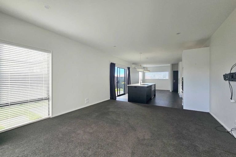 Photo of property in 2/21 Blakes Road, Belfast, Christchurch, 8051