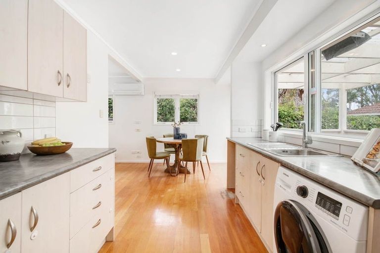 Photo of property in 5 William Souter Street, Forrest Hill, Auckland, 0620