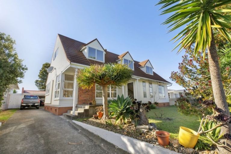 Photo of property in 43 Mckean Avenue, Manurewa, Auckland, 2102