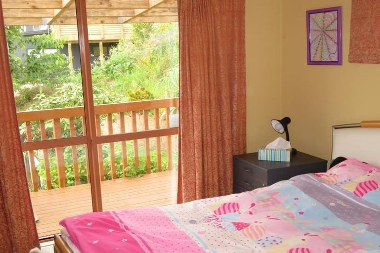 Photo of property in 12 Domett Street, Newlands, Wellington, 6037