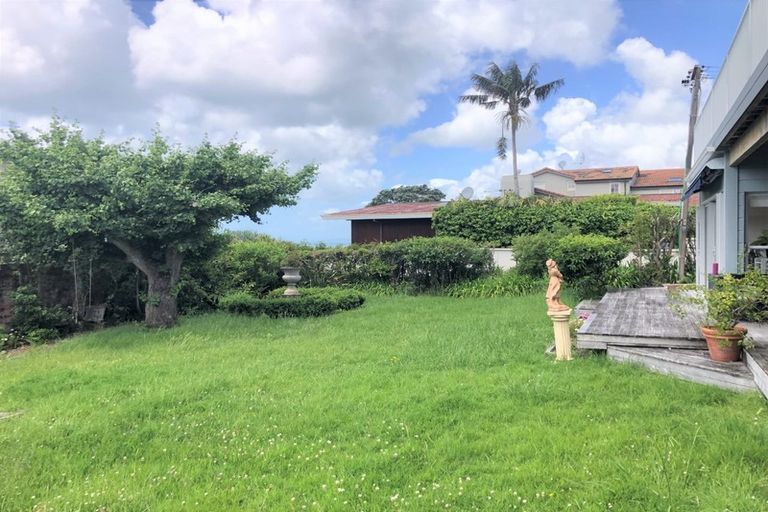 Photo of property in 1/42 Seacliffe Avenue, Belmont, Auckland, 0622