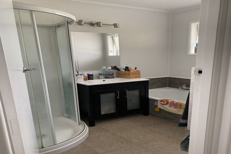 Photo of property in 6 Moehau Grove, Trentham, Upper Hutt, 5018