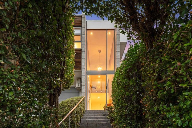 Photo of property in 1 Endymion Place, Half Moon Bay, Auckland, 2012