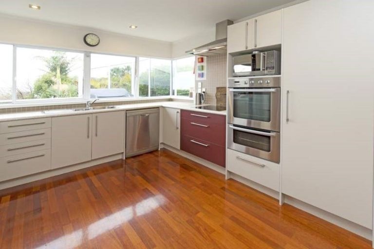 Photo of property in 1312 Whangaparaoa Road, Army Bay, Whangaparaoa, 0930