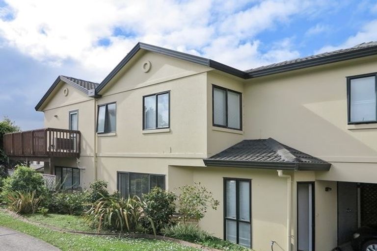 Photo of property in 1/6 Sunnydale Place, Oteha, Auckland, 0632