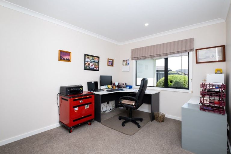 Photo of property in 16 Rotoiti Way, Poraiti, Napier, 4112