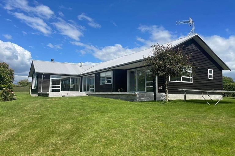 Photo of property in 52 Tarahunga Road, Levin, 5571