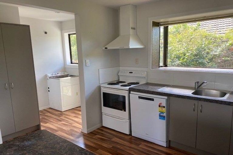 Photo of property in 33 Farquhars Road, Redwood, Christchurch, 8051