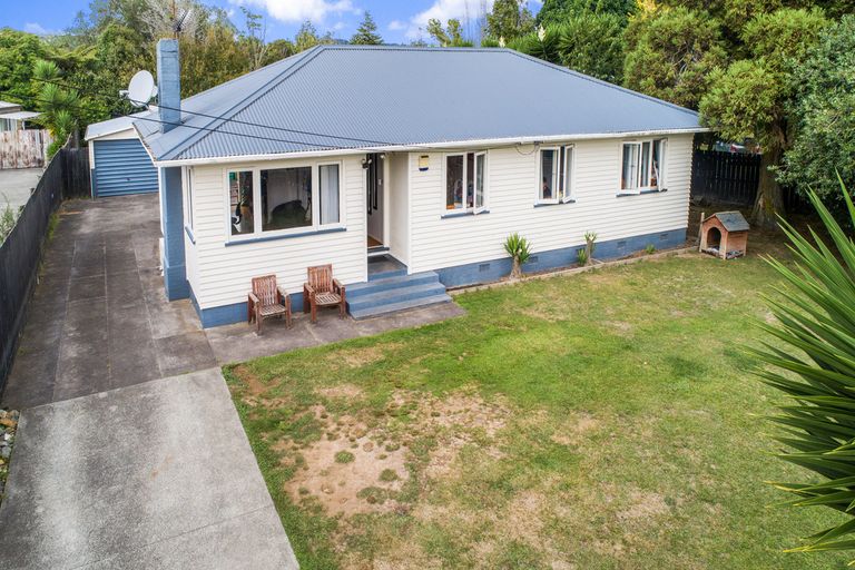 Photo of property in 10 Rollerson Street, Papakura, 2110