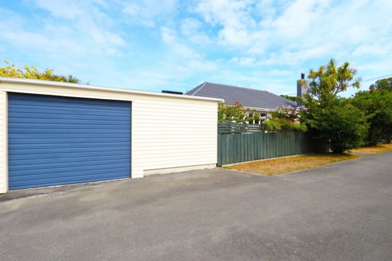 Photo of property in 41 Pukatea Street, Eastbourne, Lower Hutt, 5013