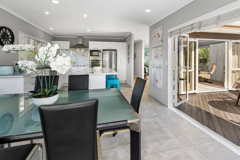 Photo of property in 2/13 Arran Road, Browns Bay, Auckland, 0630