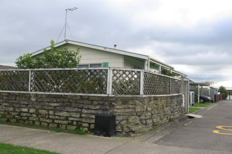 Photo of property in 15 Coromandel Court, Roslyn, Palmerston North, 4414