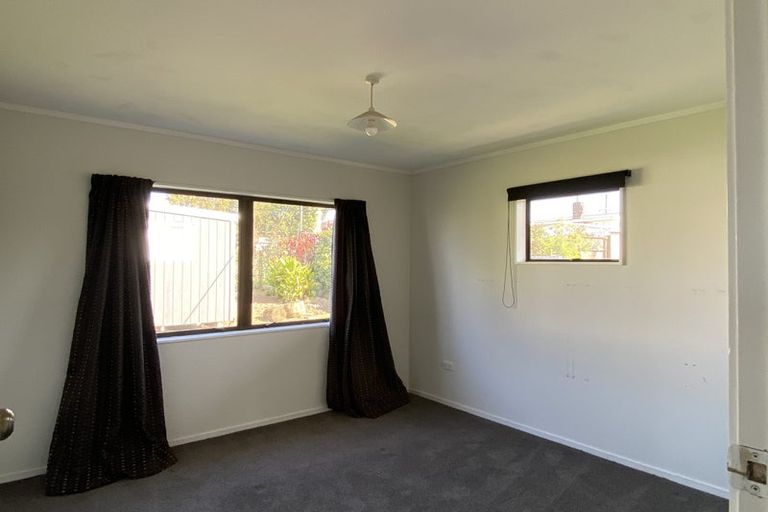 Photo of property in 23 Flanshaw Road, Te Atatu South, Auckland, 0610