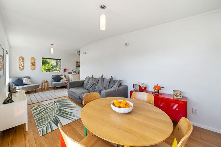 Photo of property in 2b Cherry Grove, Strathmore Park, Wellington, 6022