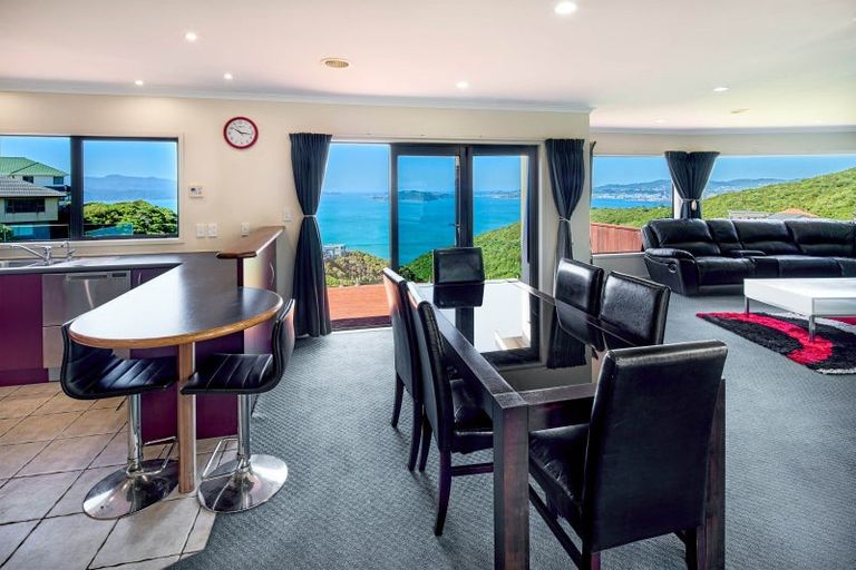 Photo of property in 8 Tamworth Crescent, Newlands, Wellington, 6037