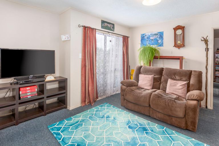 Photo of property in 2/82 Settlement Road, Papakura, 2110