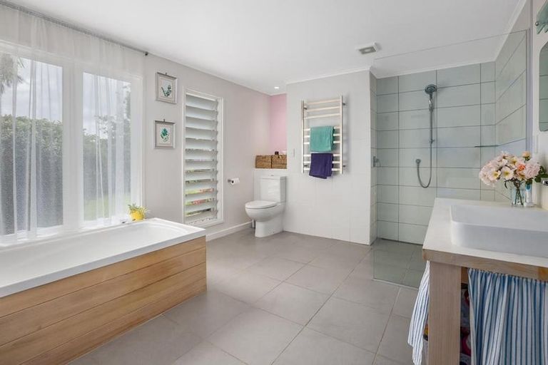 Photo of property in 15 Tawa Street, Waikanae, 5036