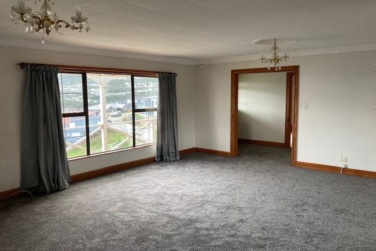 Photo of property in 10 Grumman Lane, Newlands, Wellington, 6037