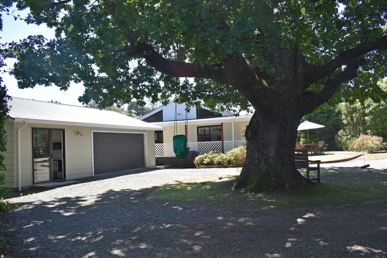 Photo of property in 247 Belvedere Road, Carterton, 5713