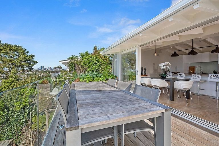 Photo of property in 32 Seaview Avenue, Northcote, Auckland, 0627