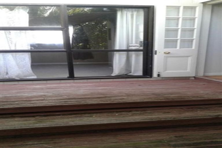 Photo of property in 2 Valley Road, Hikurangi, 0114