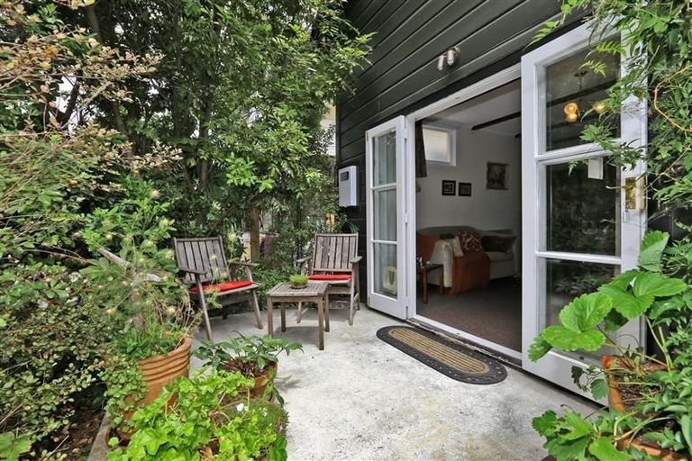 Photo of property in 8 Priestley Road, Bluff Hill, Napier, 4110