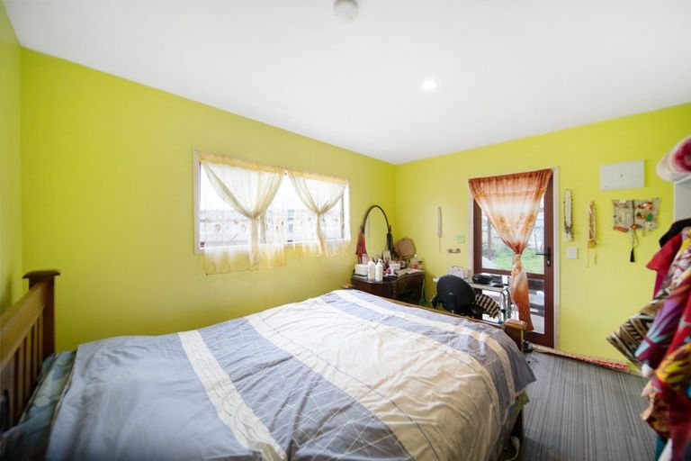 Photo of property in 33 Convair Crescent, Mangere, Auckland, 2022