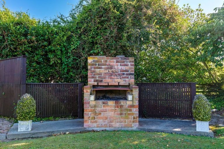 Photo of property in 16 Hughes Street, Waimate, 7924