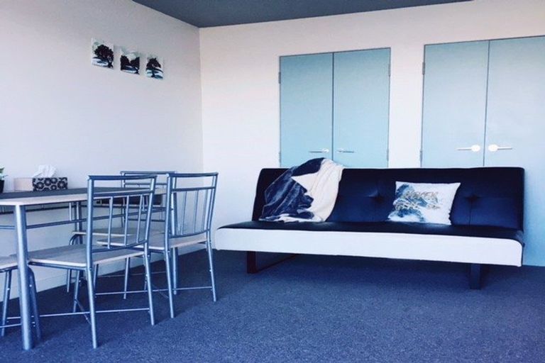 Photo of property in 16 Dungarvan Road, Newlands, Wellington, 6037