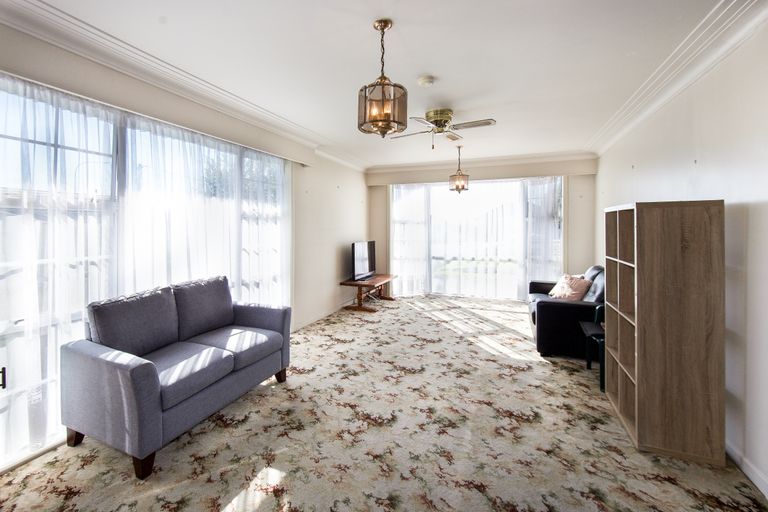 Photo of property in 276 Glenfield Road, Glenfield, Auckland, 0629