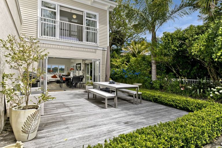 Photo of property in 6 Puriri Boulevard, Orewa, 0931