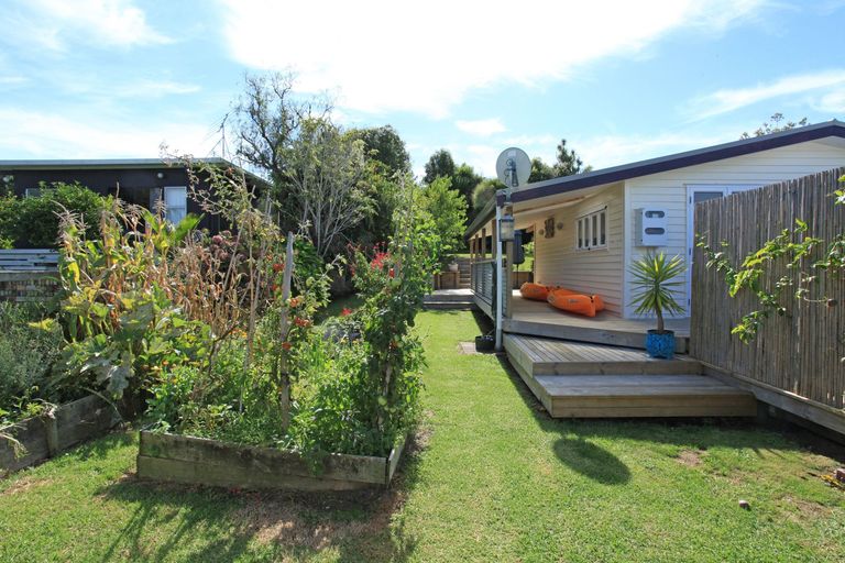 Photo of property in 5 Karioi Crescent, Raglan, 3225