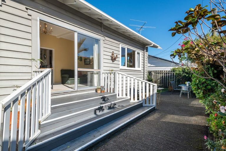Photo of property in 1/18 Gladstone Road, Northcote, Auckland, 0627
