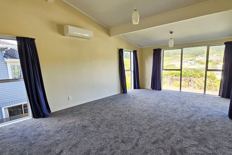 Photo of property in 84 Taylor Terrace, Tawa, Wellington, 5028