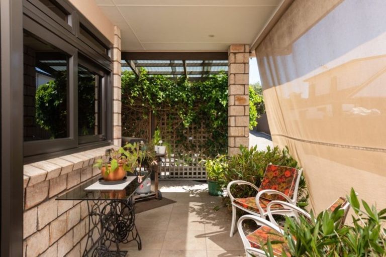 Photo of property in 10 Fairway Avenue, Mount Maunganui, 3116